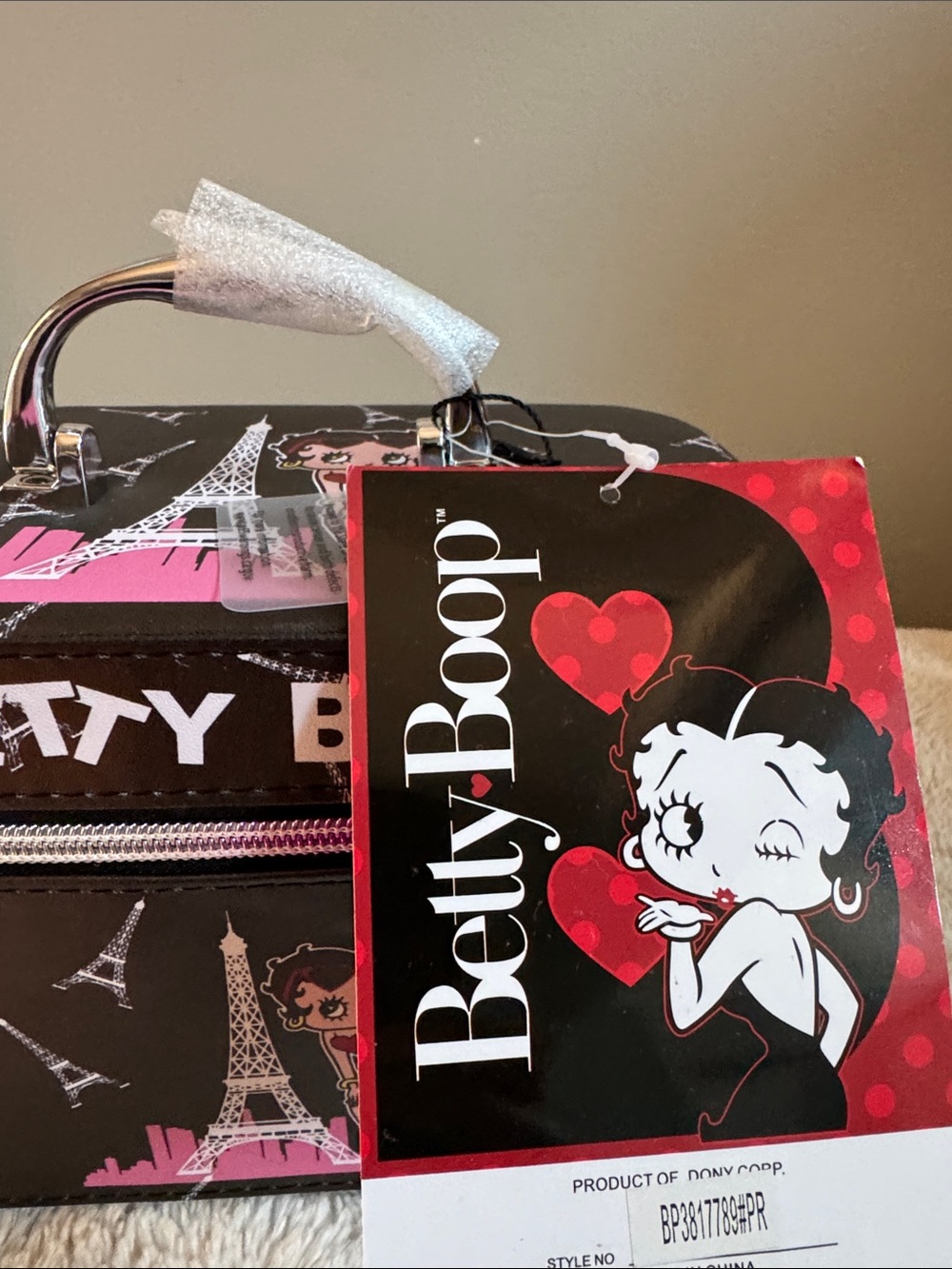 Betty Boop Black & Pink Paris Cosmetic Train Case - Picture 3 of 12